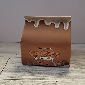 Glam lite Cookies and Milk Highlighter